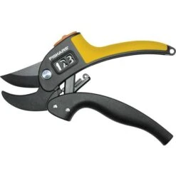 Fiskars PowerStep P83 -Gardena Store Fiskars PowerStep P83 1