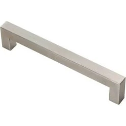 Square Linear Centres